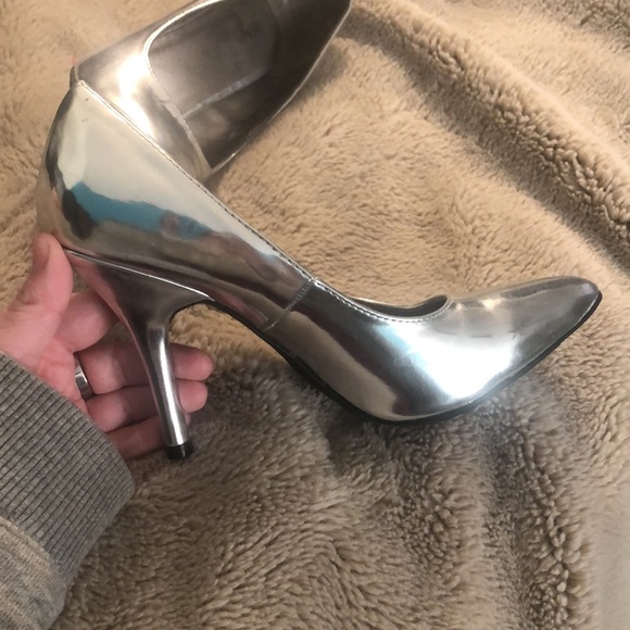 Mossimo Metallic Heels, size 6 - Picture 4 of 8